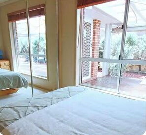 3 makuuhuonetta, silitysrauta/-lauta, ilmainen Wi-Fi, vuodevaatteet