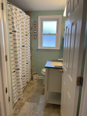 Shower - Oceanside Duplex near BBYC (Brant Beach)