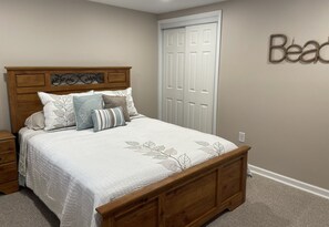 5 bedrooms, WiFi - Oceanside Duplex near BBYC (Brant Beach)