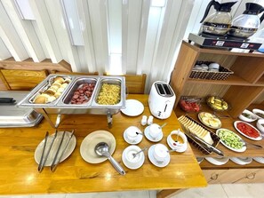 Free daily buffet breakfast - Seoul Motel (Hai Phong)