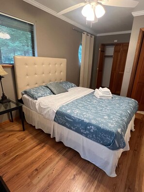 3 habitaciones, escritorio, wifi y ropa de cama 