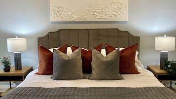 3 bedrooms, in-room safe, desk, iron/ironing board