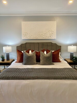 3 bedrooms, in-room safe, desk, iron/ironing board
