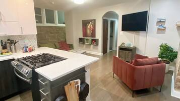 冰箱、微波炉、烤箱、炉灶