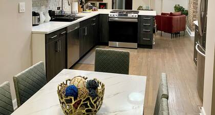 Charming 3-bedroom 2-bathroom loft in Oak Park