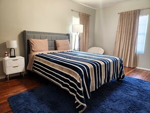 2 habitaciones, tabla de planchar con plancha, wifi y ropa de cama