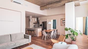 Departamento Prestigio | Área de sala de estar | Televisión de pantalla plana de 55 pulgadas con canales digitales