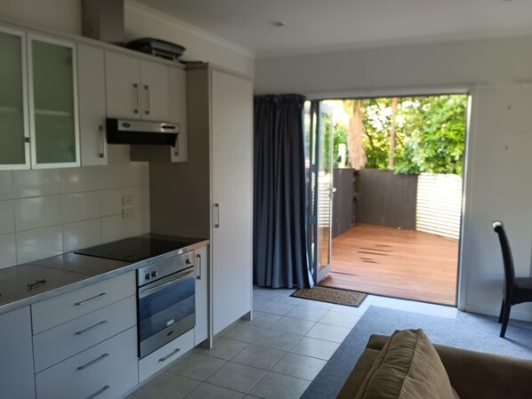 Interior - Magic on Maratahu. Spacious, Warm & sunny apartment (New Plymouth)