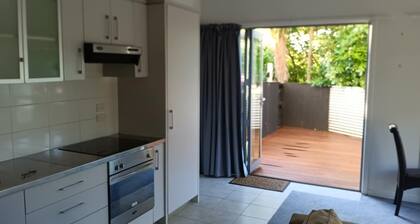 Magic on Maratahu. Spacious, Warm & sunny apartment
