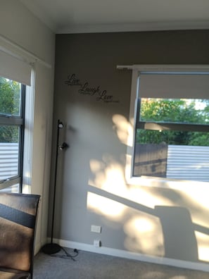 Interior - Magic on Maratahu. Spacious, Warm & sunny apartment (New Plymouth)