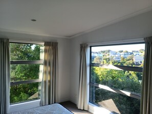 Interior - Magic on Maratahu. Spacious, Warm & sunny apartment (New Plymouth)