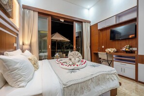 3 bedrooms, iron/ironing board, WiFi, bed sheets - Villa Amelie (By JB Villas) (Seminyak)