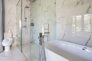 Hair dryer, towels, soap, toilet paper - Villa Sun Lila (By JB Villas) (Seminyak)