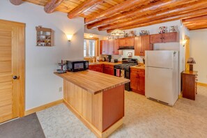 ثلاجة، ميكروويف، فرن، موقد طهي مسطح