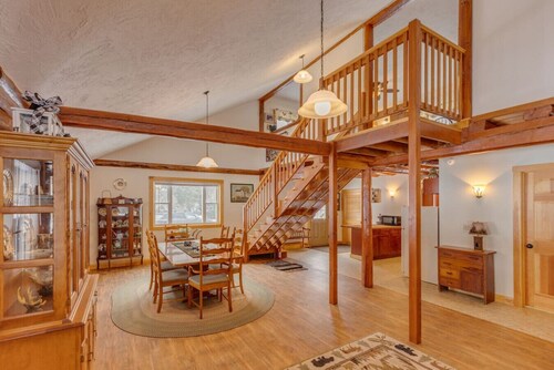 Campton Log Cabin- Close to it all!