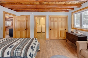 2 bedrooms, desk, free WiFi, bed sheets