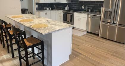 Charming Cozy Modern 2-Bedroom condo