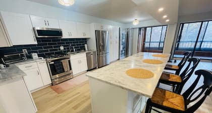 Charming Cozy Modern 2-Bedroom condo