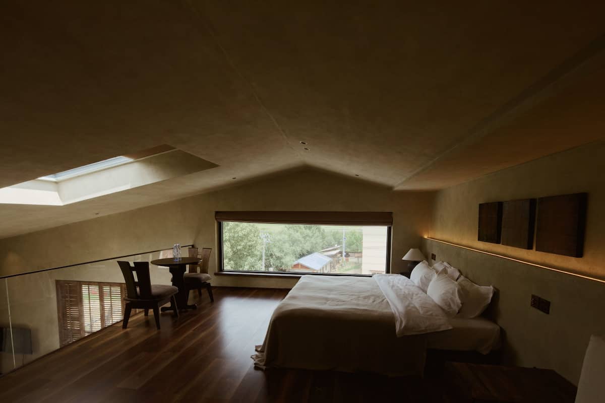 Executive Studio Suite | Blackout drapes, iron/ironing board, free WiFi