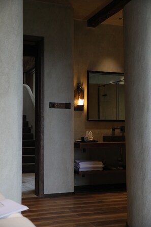 Deluxe Room | Living area