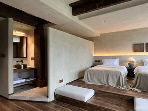 Standard Twin Room, Balcony | Blackout drapes, iron/ironing board, free WiFi - EVEREST POINT (Deqin)