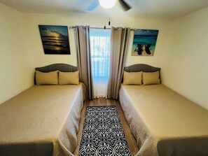 2 bedrooms, iron/ironing board, WiFi, bed sheets - Cozy 2-bedroom condo with AC, WiFi , PPV and in tranquil southern, Ocean Springs (Ocean Springs)