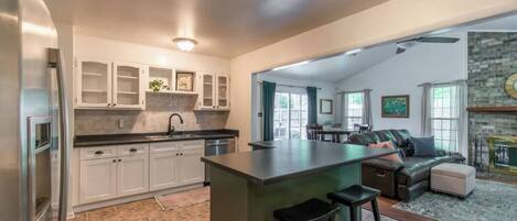 المنشأة من الداخل