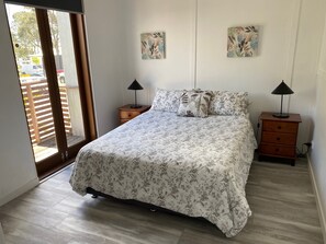 2 bedrooms, desk, iron/ironing board, WiFi