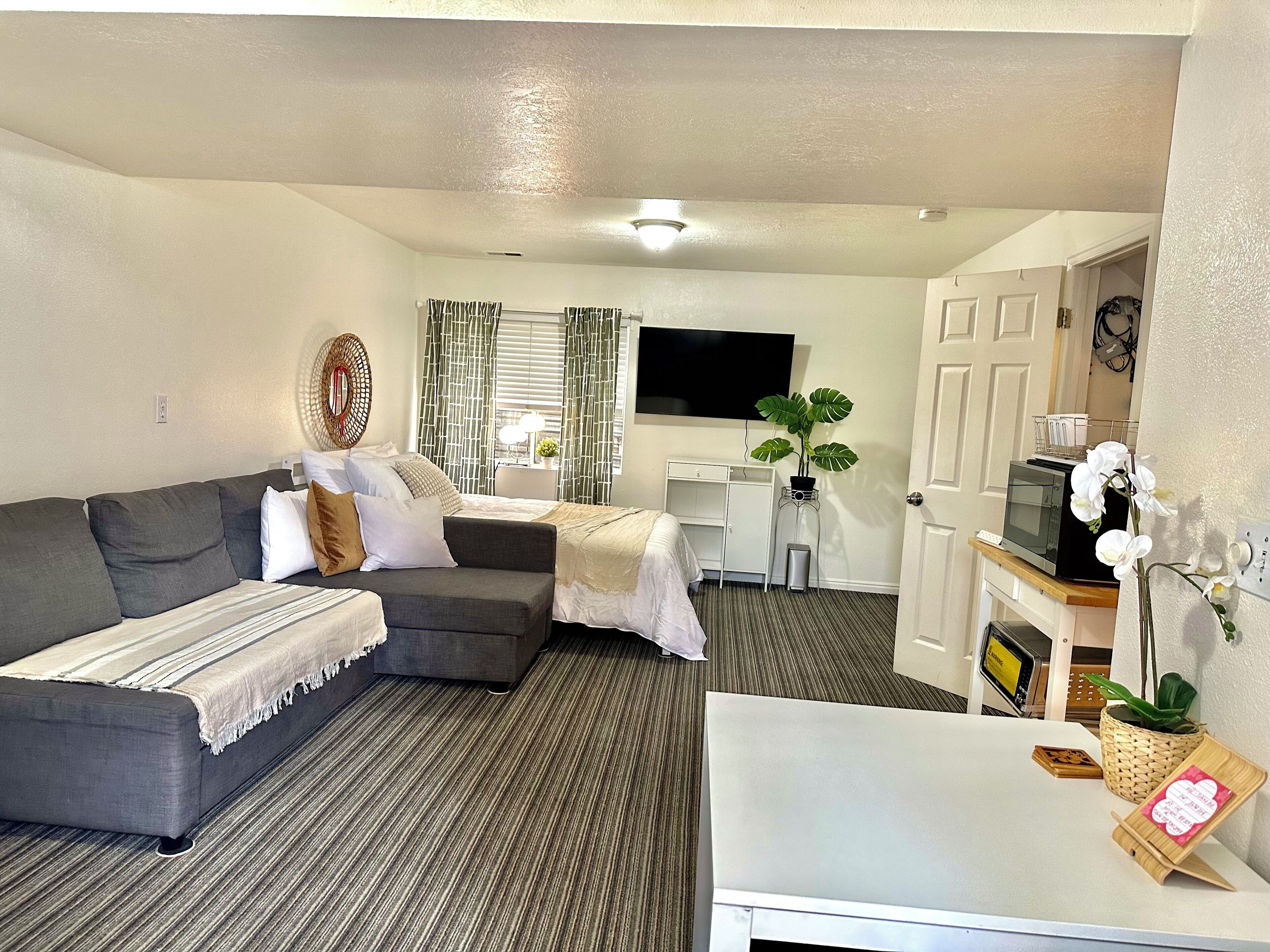 Una Smart TV, una chimenea