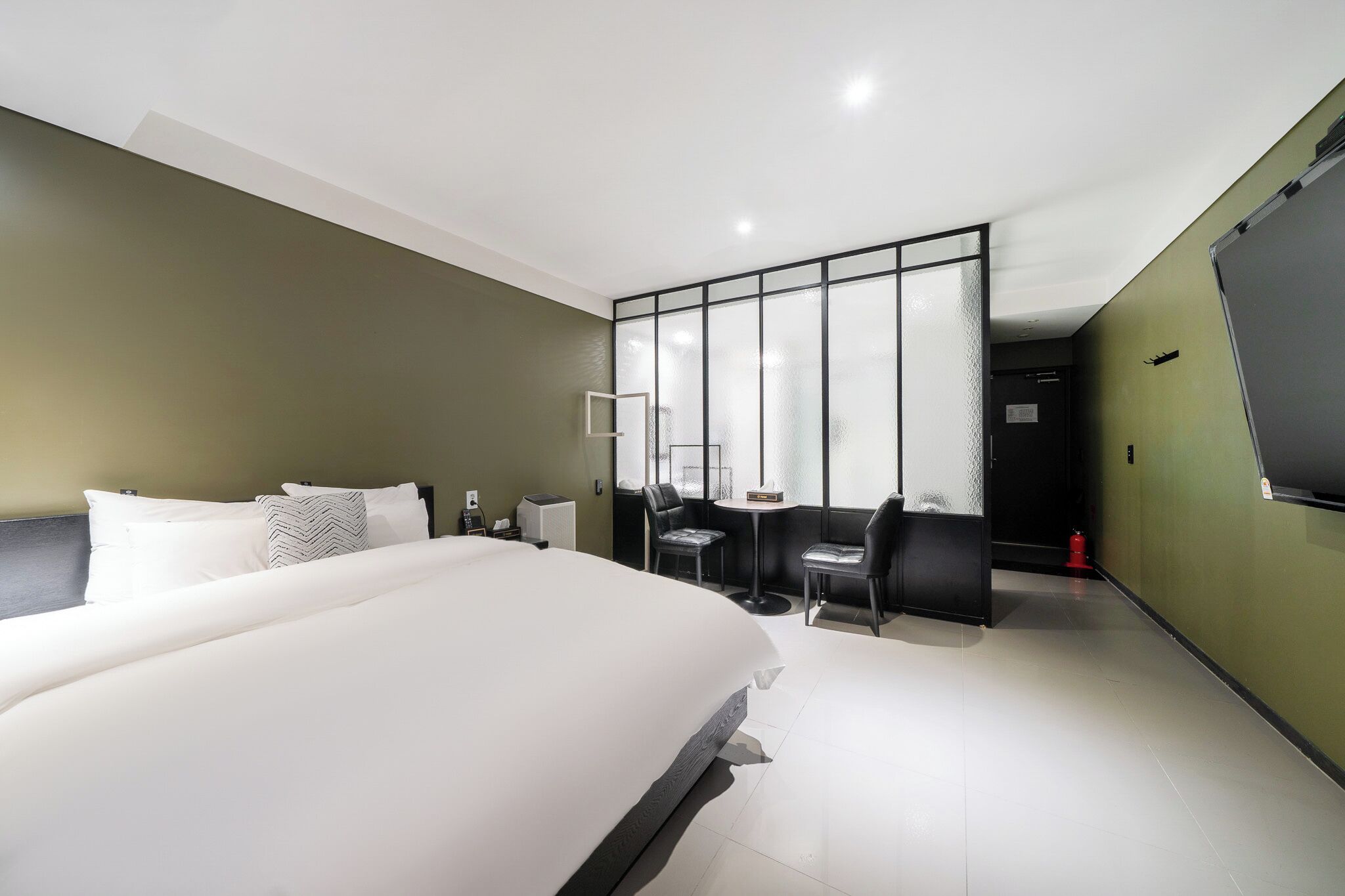 Classic Double Room | Desk, laptop workspace, free WiFi, bed sheets