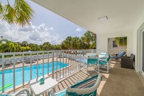 Alberca al aire libre y alberca climatizada