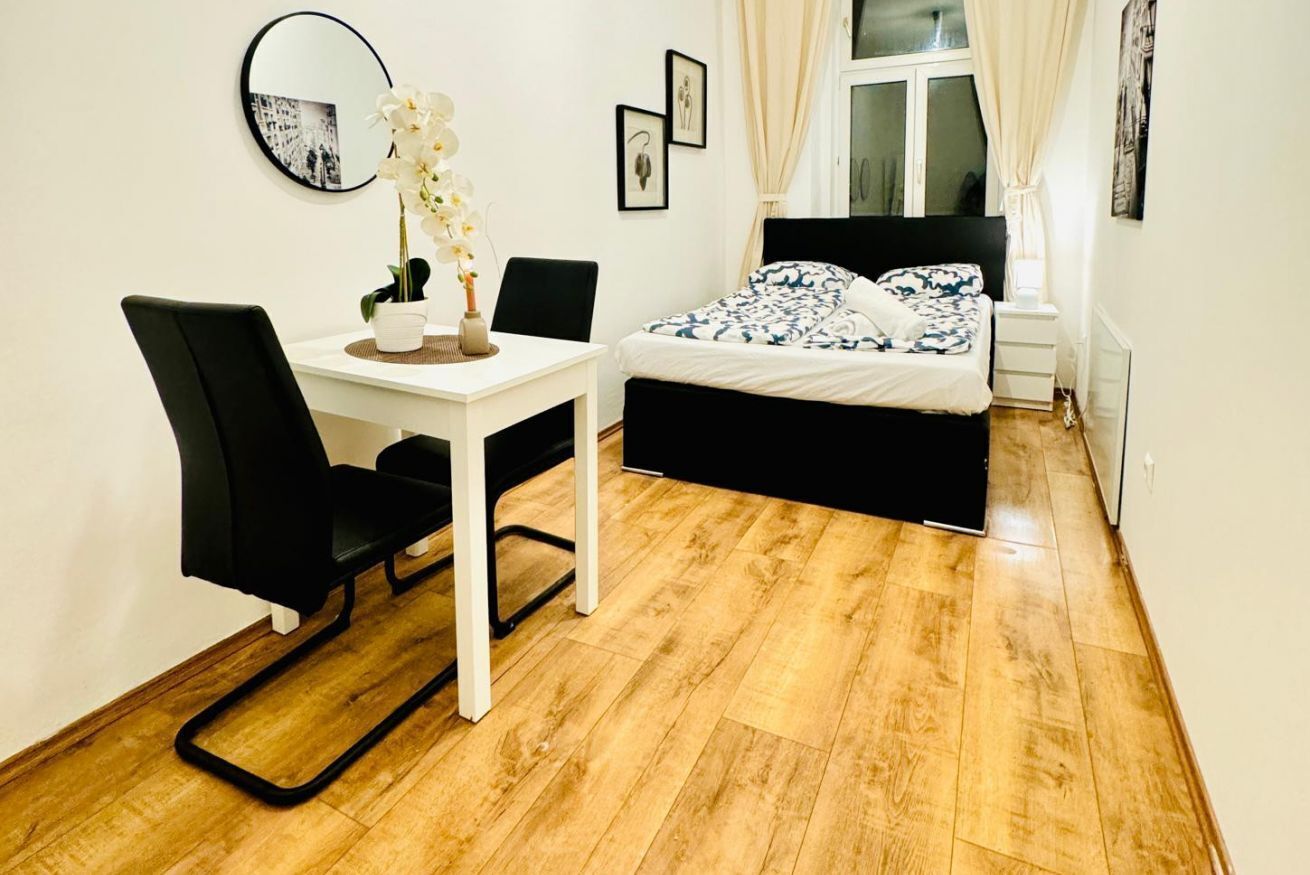 1 bedroom, desk, bed sheets