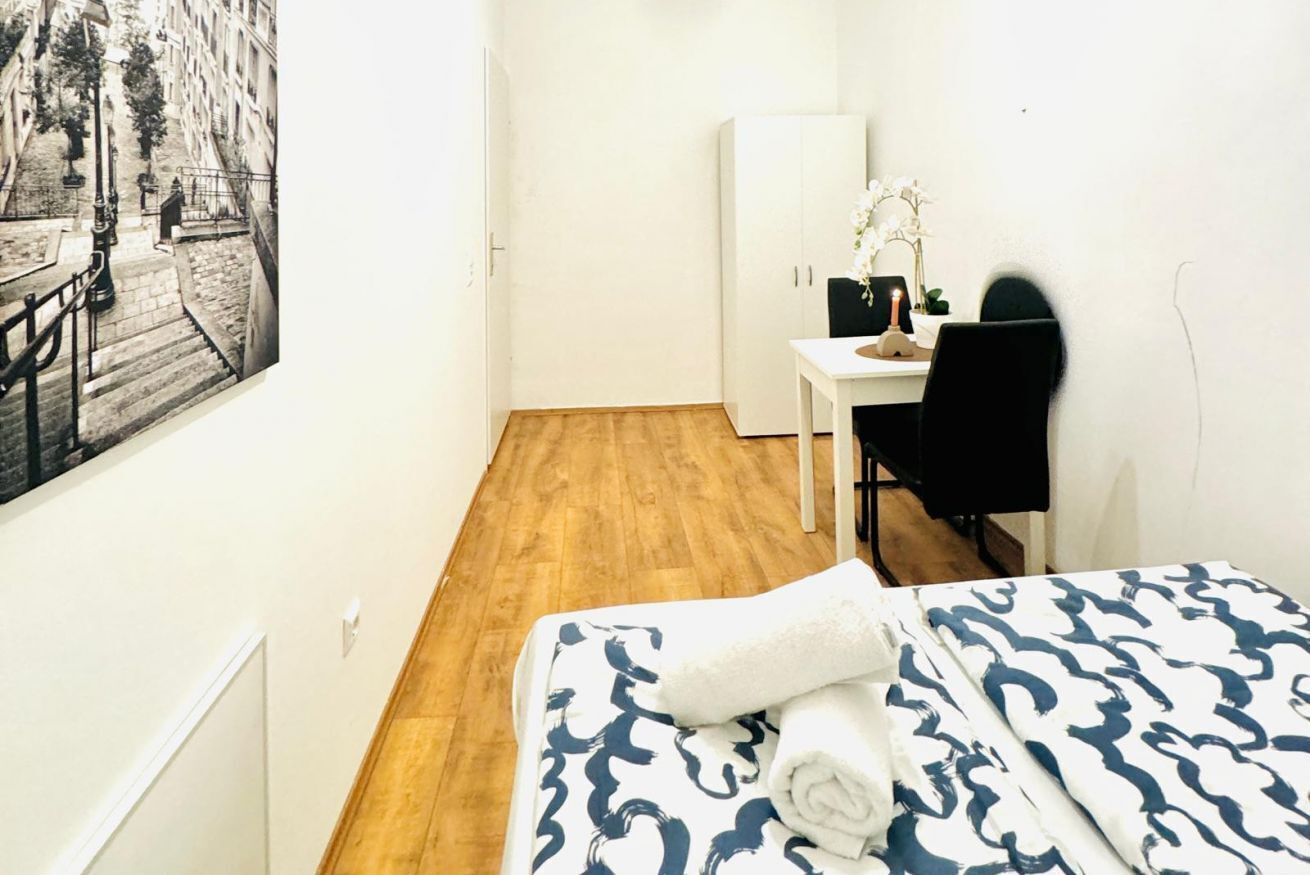 1 bedroom, desk, bed sheets