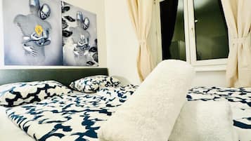 5 bedrooms, bed sheets