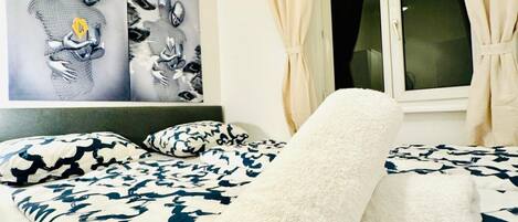 5 bedrooms, bed sheets