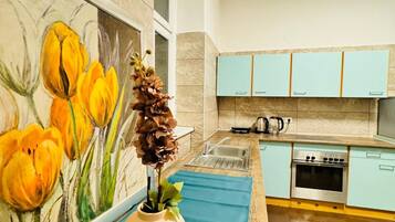 Fridge, microwave, oven, stovetop