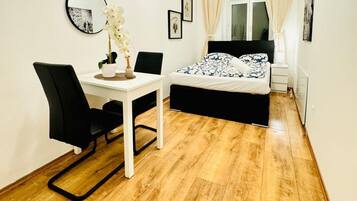 5 bedrooms, bed sheets