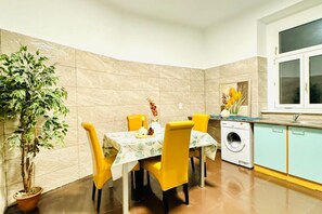 Dining - Chic 5BR Apt for 10P; w/ Direct City Access (Vienna)