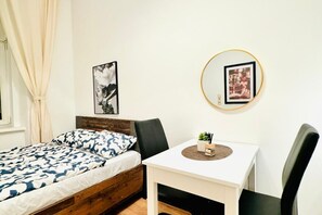 1 室のベッドルーム、WiFi、ベッドシーツ