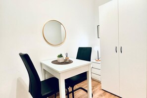 Dining - Modern Room Two, Ideally Located Near Atzgersdorf (Vienna)