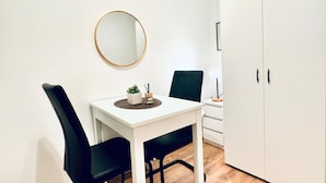 Dining - Modern Room Two, Ideally Located Near Atzgersdorf (Vienna)