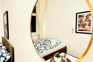 1 Schlafzimmer, Schreibtisch, WLAN, Bettwäsche