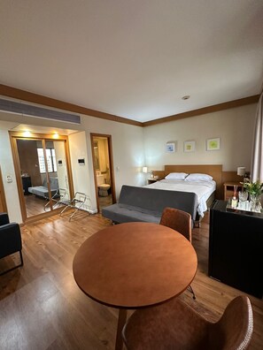 1 bedroom, in-room safe, WiFi, bed sheets