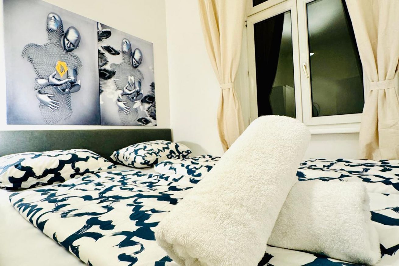 1 bedroom, desk, WiFi, bed sheets