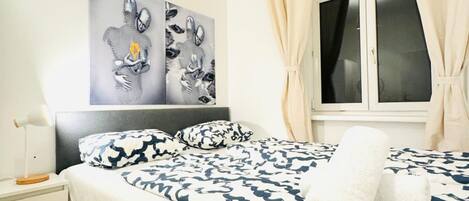 1 slaapkamer, een bureau, wifi, beddengoed