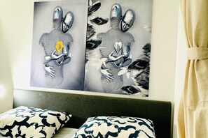 1 bedroom, desk, WiFi, bed sheets - Comfortable Stay for 2 Close to Atzgersdorf (Vienna)