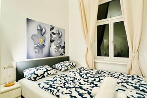 1 bedroom, desk, WiFi, bed sheets - Comfortable Stay for 2 Close to Atzgersdorf (Vienna)