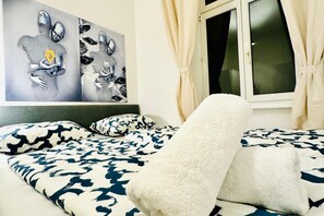 1 bedroom, desk, WiFi, bed sheets - Comfortable Stay for 2 Close to Atzgersdorf (Vienna)