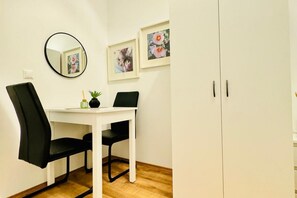 Dining - Comfortable Stay for 2 Close to Atzgersdorf (Vienna)