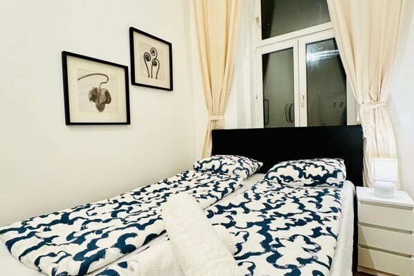 1 bedroom, bed sheets